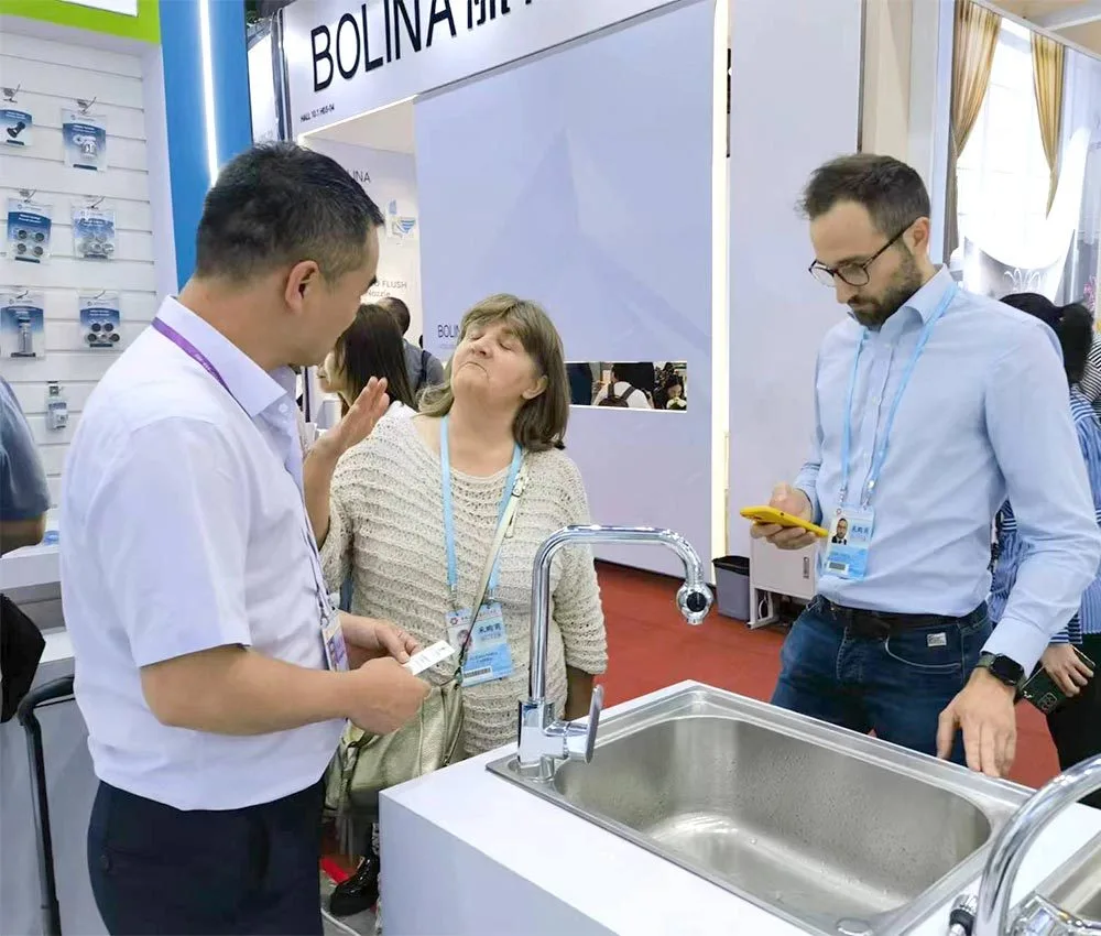 Jay&Min Product Discussions at the Exhibition